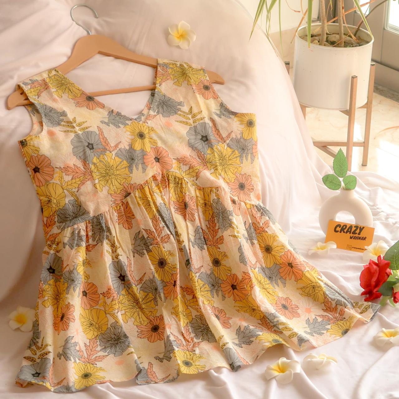 Frooty Off-White Sleeveless Short Kurti