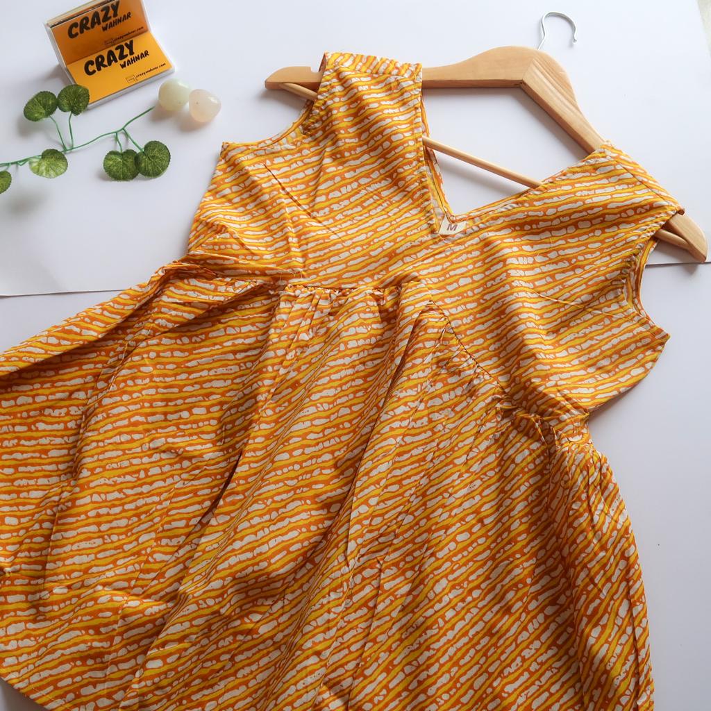 Leheriya V- Neck Sleeveless Cotton Kurti Top