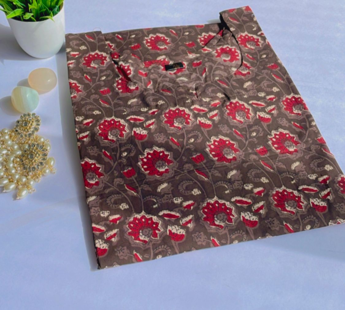 Roses in the Wood Short Kurti Top (Slim-fit)